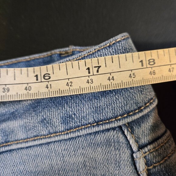 MoCo Boutique Women's 14W Cuffed Wide Leg Tummy Control Cropped Jeans Light Wash - Picture 7 of 9